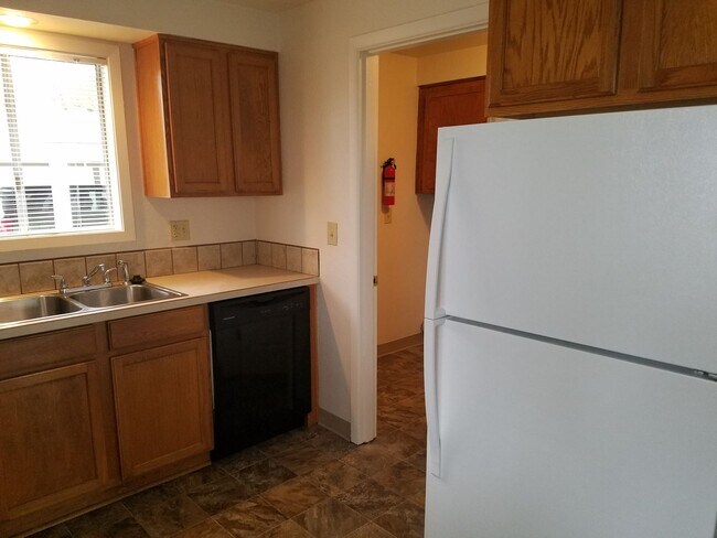 Building Photo - 2415-2425-2425 Wooddale Ave NE