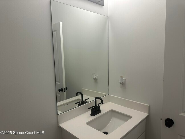 Building Photo - 712 Donau Ave NW