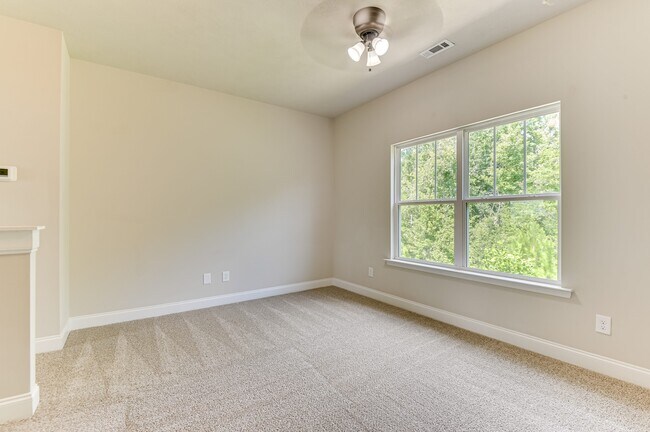 Building Photo - 140 Pebble Ln