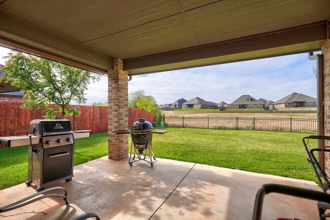 Building Photo - 3 Bedroom Home in The Grove