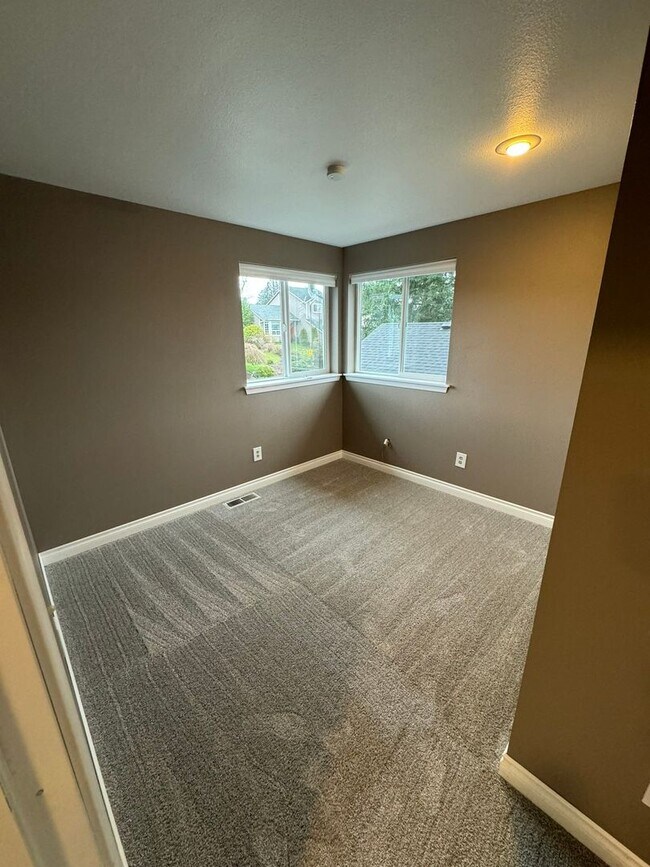 Building Photo - 4Bd/2.5Ba Maple Valley House