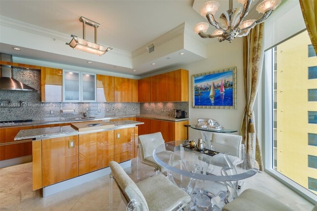 Building Photo - 16051 Collins Ave