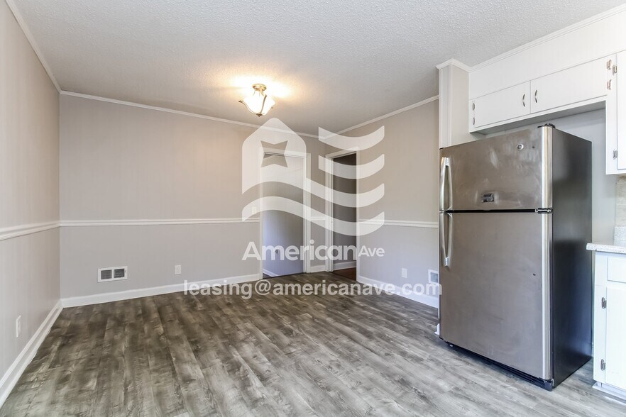 Building Photo - 817 Delta Dr