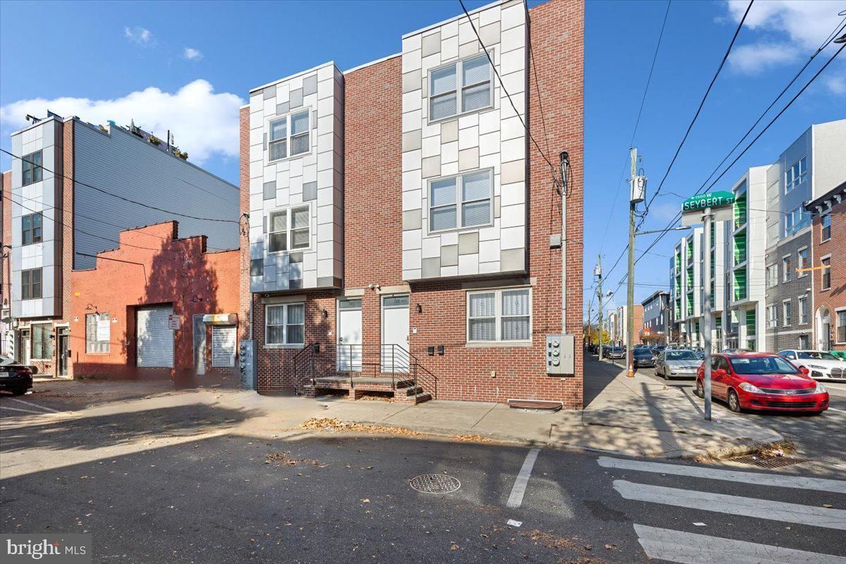 Building Photo - 1322 N 15th St