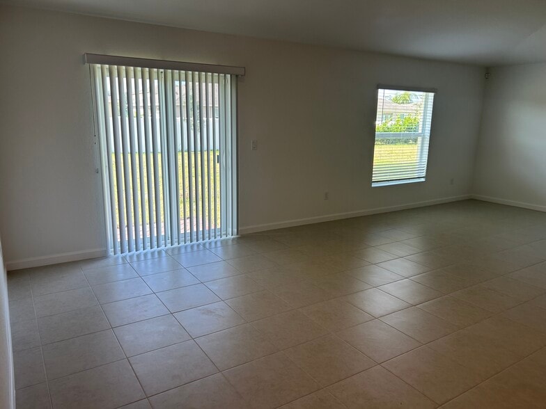 Dinning Area - 4209 Longmour Ln