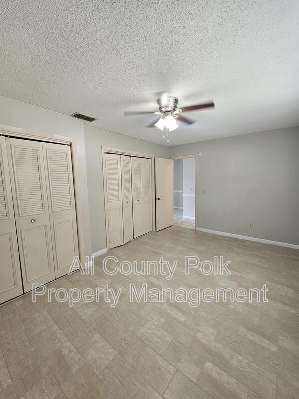 Building Photo - 929 S Buena Vista Dr