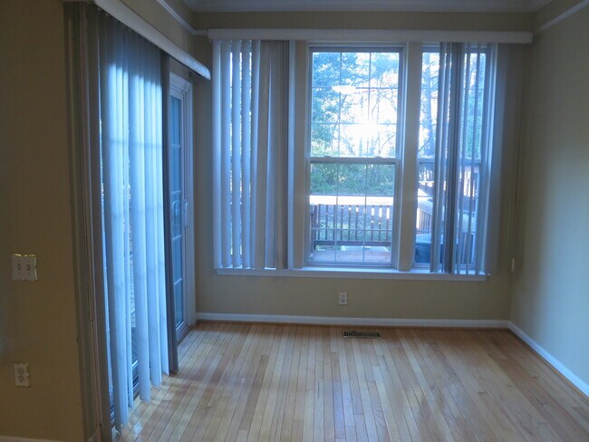 Building Photo - Luxury! Brick Front Townhouse in Longmead