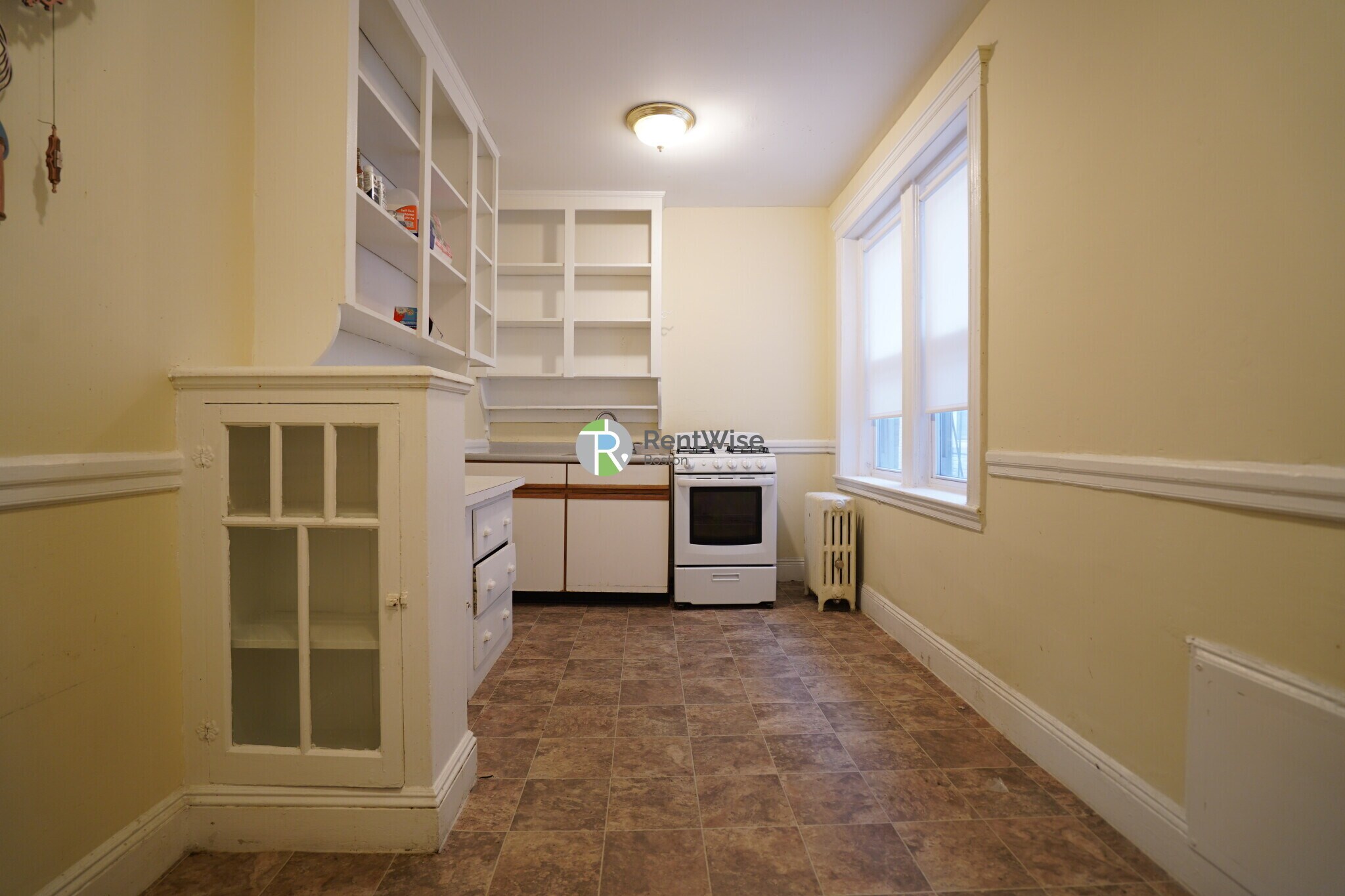 Building Photo - 51 Linden St