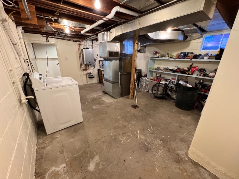 Building Photo - 607 Hollins Ave