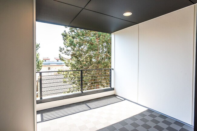 Building Photo - New Modern Ballard Townhouse | 3BR/2BA | Private Patio & Backyard