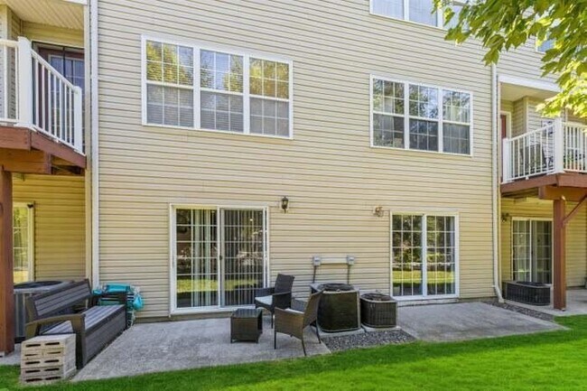 Building Photo - 209 Blue Heron Dr