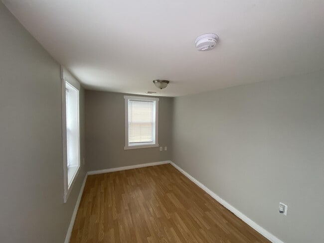 Building Photo - 212 York St