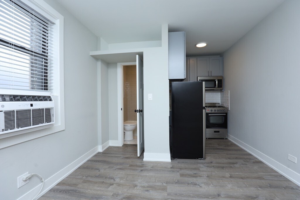 Building Photo - 508 W Belmont