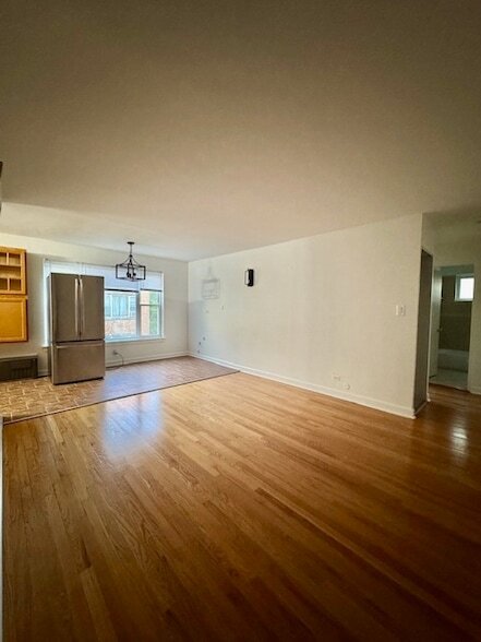 Building Photo - 2424 W Estes Ave
