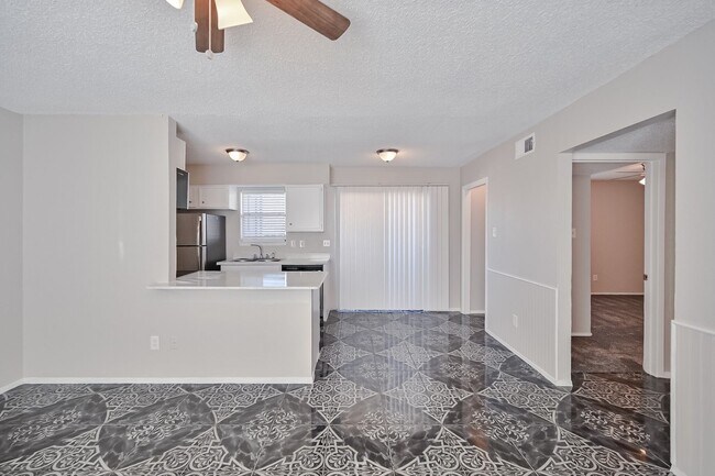 Building Photo - 8002 Cambridge Cir