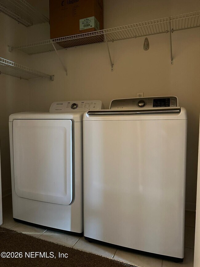 Building Photo - 5880 Sandstone Way