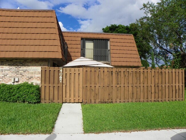Primary Photo - 4067 Wimbledon Dr