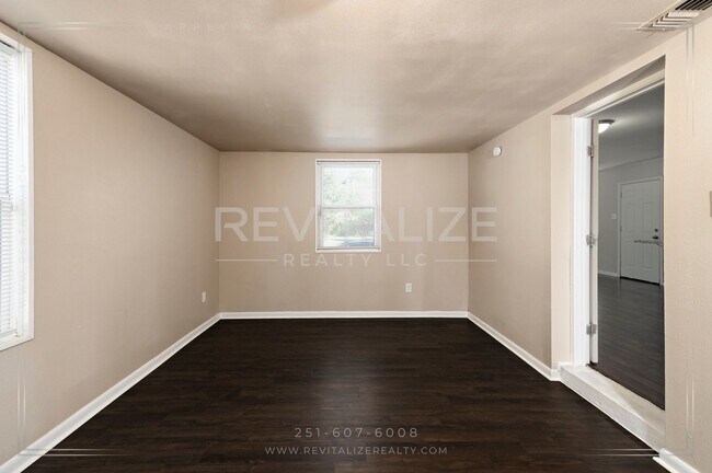 Building Photo - Beautifully Updated 4-Bedroom Home in West Mobile!