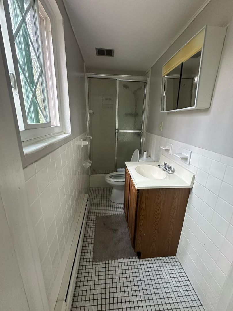 Building Photo - 48 Fernview Ave