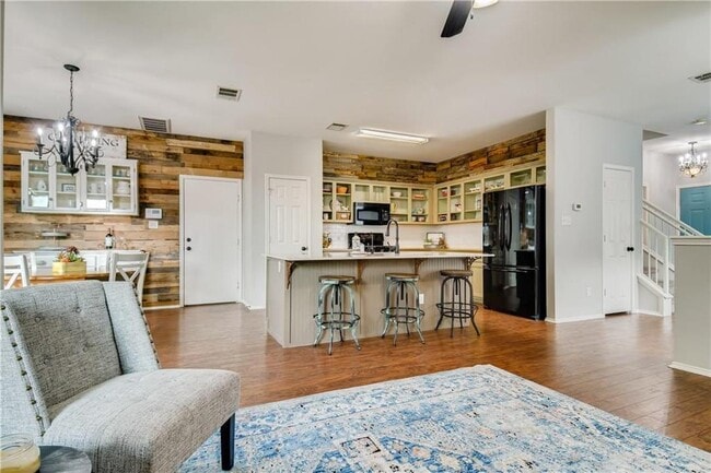 Building Photo - 903 Peyton Pl