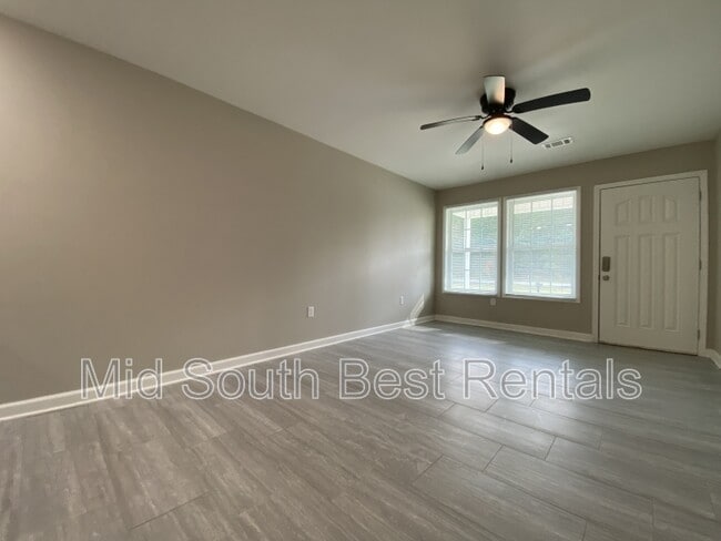 Building Photo - 2400 Loop Acres Dr
