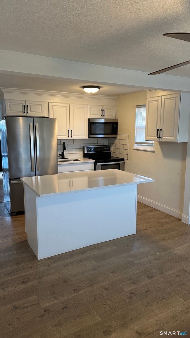 Building Photo - 293 Millville Ave