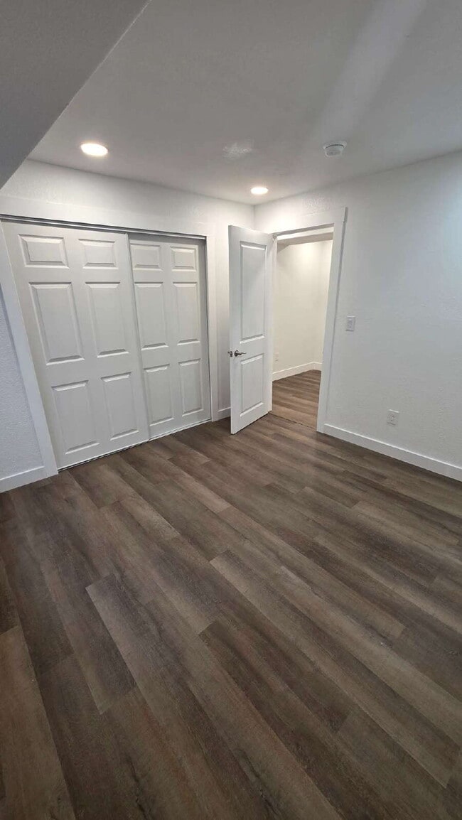 Building Photo - Lorson Ranch 5 bedroom Townhouse near military bases