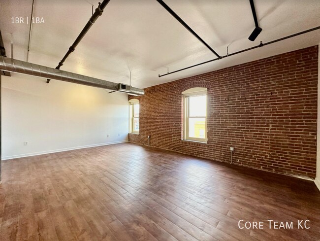 Building Photo - 204 Walnut St