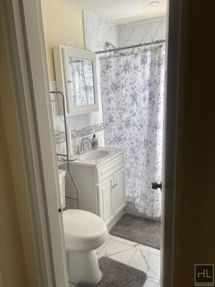 Building Photo - FRANCIS LEWIS BLVD