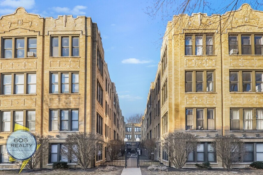 Building Photo - 1026 E Hyde Park Blvd