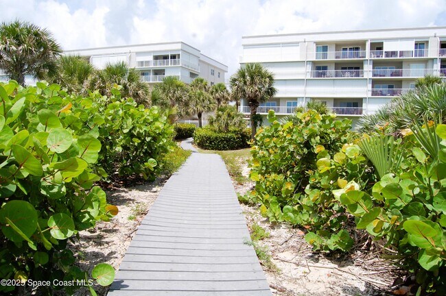 Building Photo - 8700 Ridgewood Ave