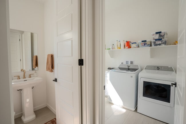 Powder room - 26939 Goldfinch Ln