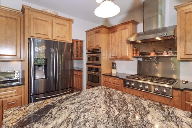 Building Photo - 111 Farmington Ln