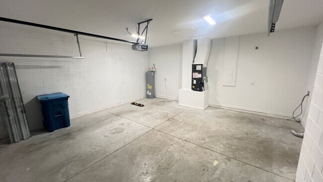 Building Photo - Incredible 3 Bedroom, 2 Bathroom Home in Palm Bay!!