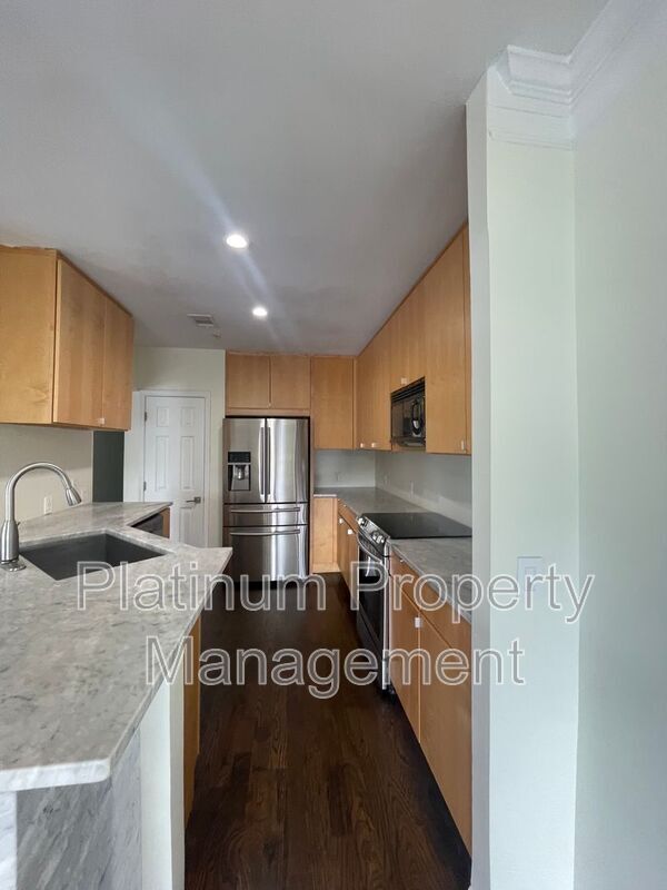 Building Photo - 3334 Peachtree Rd NE