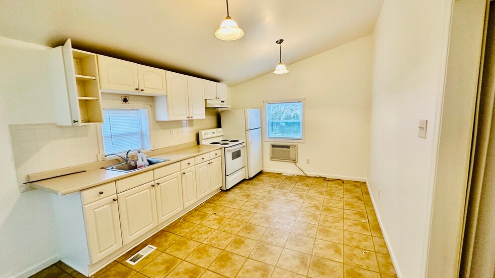 Primary Photo - 70 E Cleveland Ave