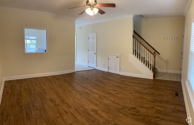 Building Photo - 1700 New Castle Dr NE