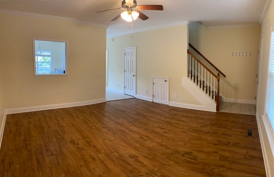Building Photo - 1700 New Castle Dr NE