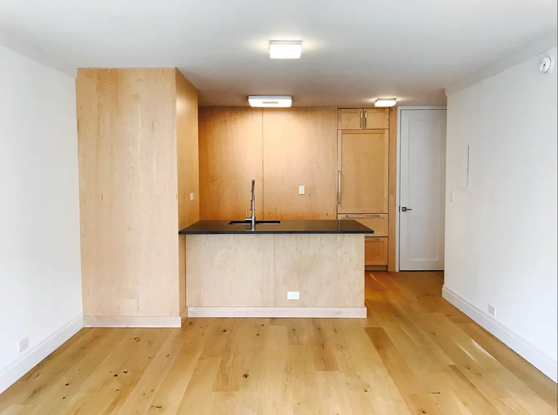 Building Photo - 121 E 39th St