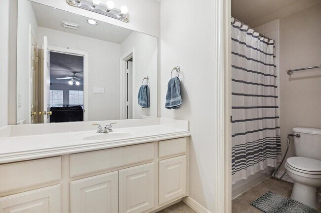 Building Photo - 2842 Briarhurst Park
