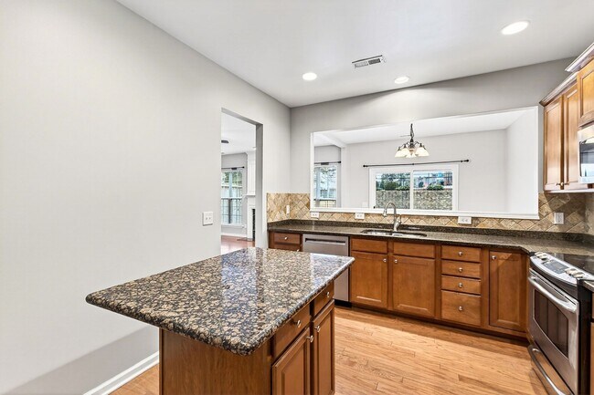 Building Photo - Cozy 3BR Townhouse in Glenwood Crossing!