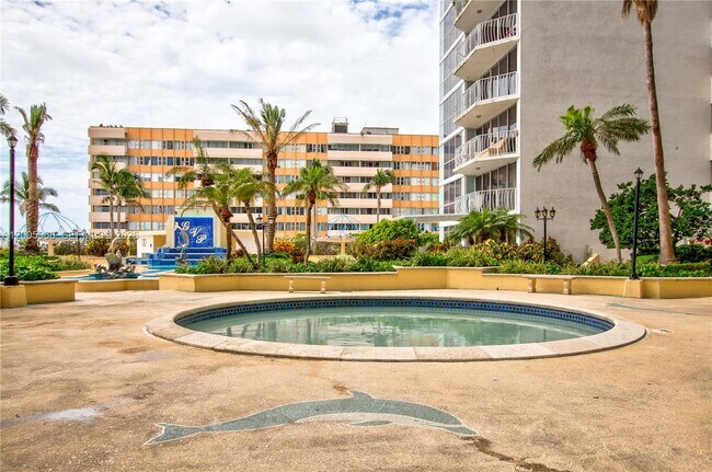 Building Photo - 7601 E Treasure Dr