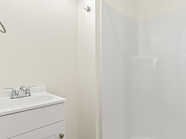 Building Photo - Vancouver Townhouses - Get 1 Month Free!