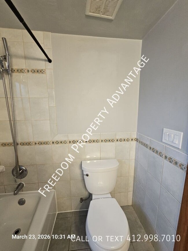 Building Photo - 1920 Idaho St