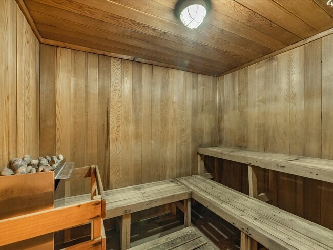 Building Photo - 5925 Almeda Rd