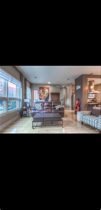 Building Photo - 4547 Washington St