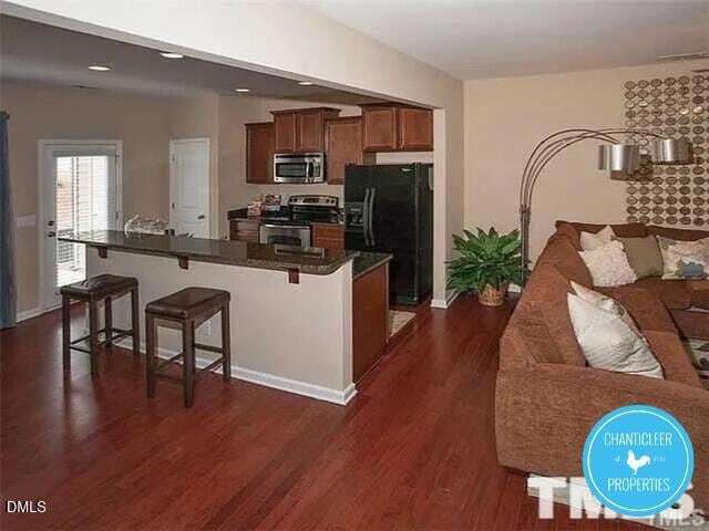 Building Photo - 123 Phantom Ln