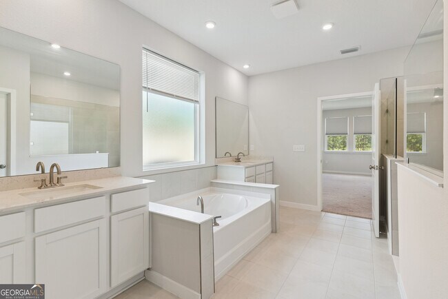 Building Photo - 208 Park View Ln