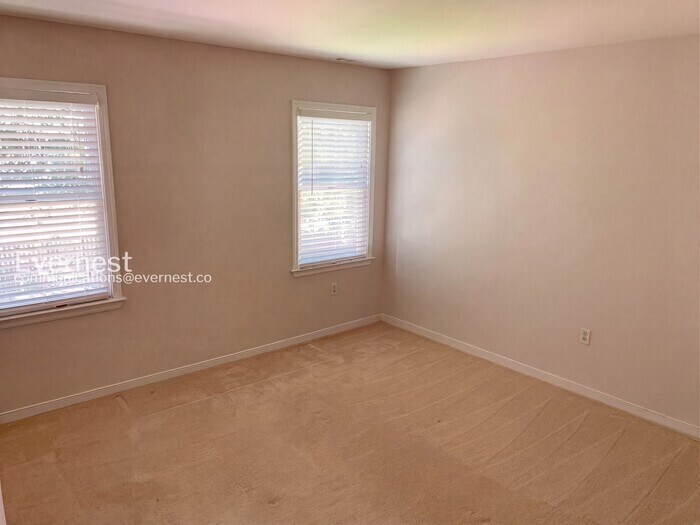 Building Photo - 2316 Horsley Dr