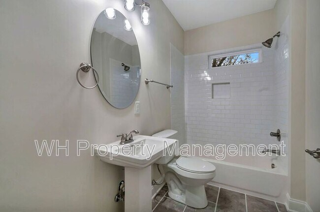 Building Photo - 123 Berry St